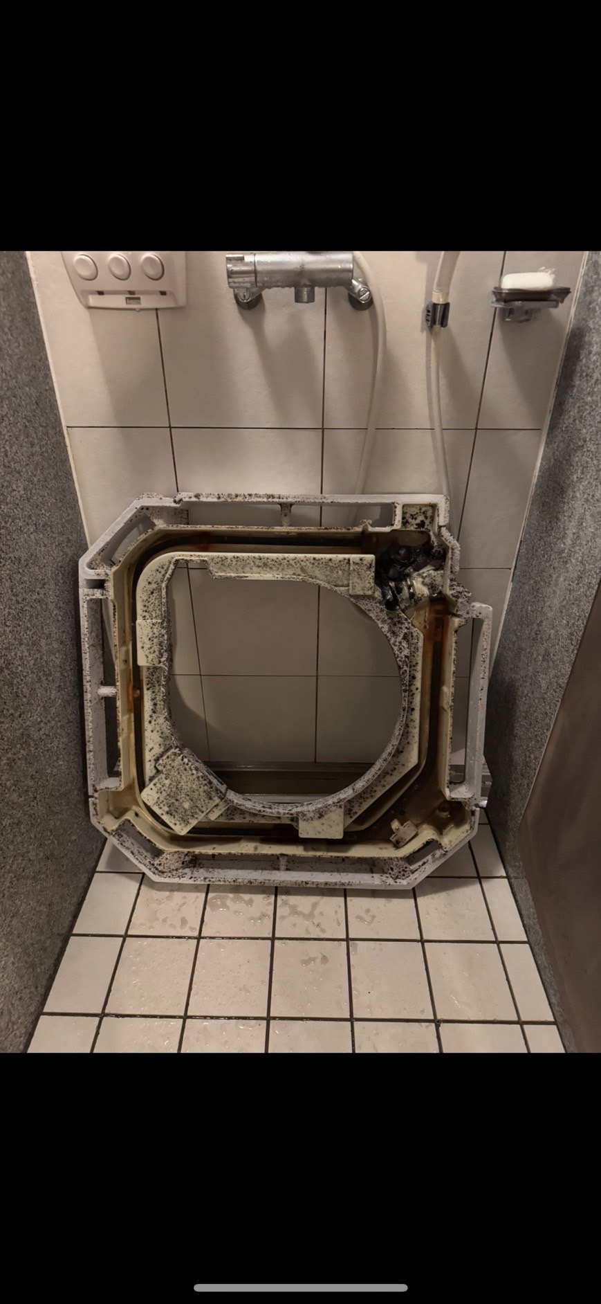 清掃前のエアコン4